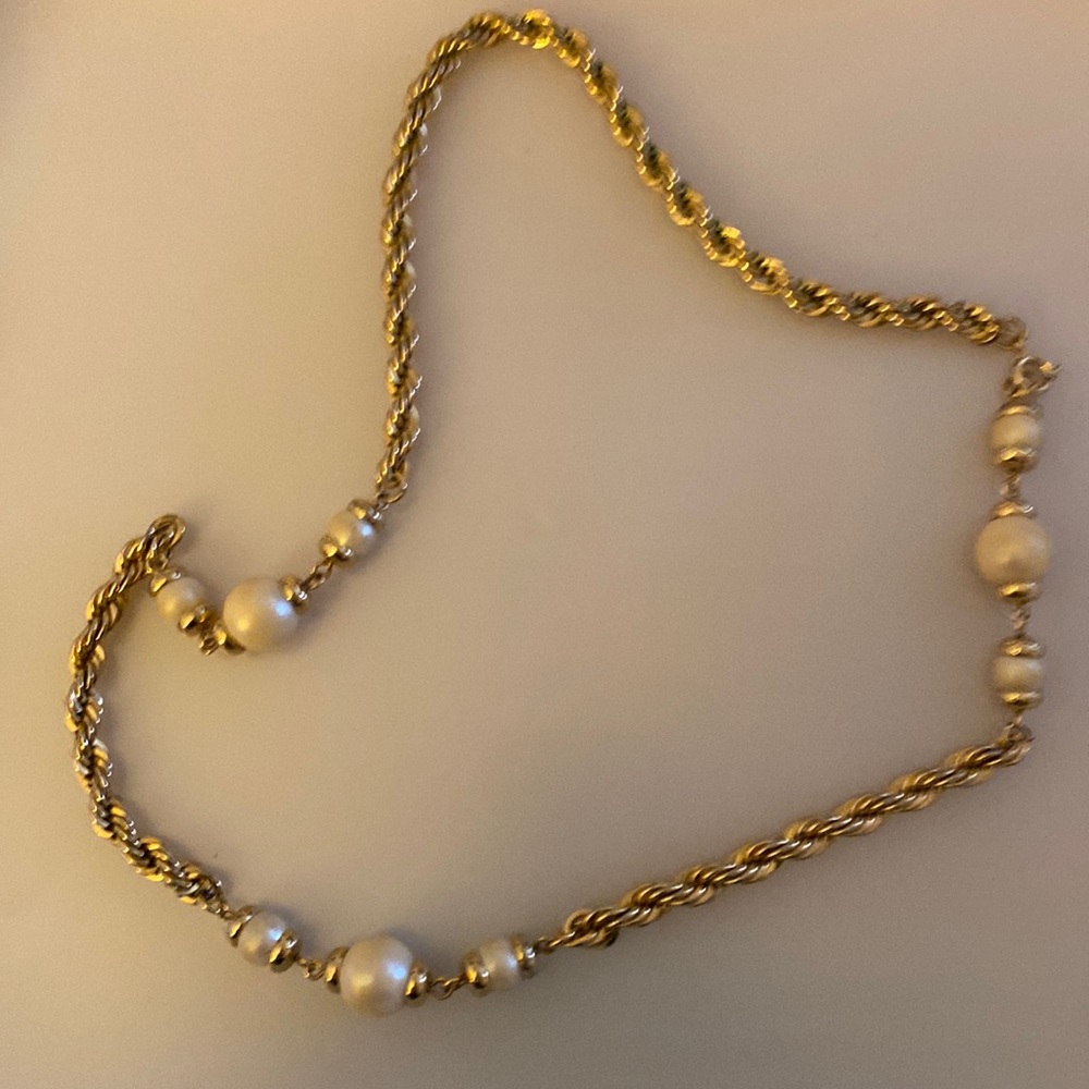 Gold and pearl necklace